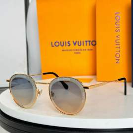 Picture of Louis Vuitton Sunglasses _SKUfw77710103fw